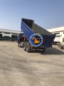 รถบรรทุกหนัก Howo Euro 3 ดีเซล พวงมาลัยซ้าย 8x4 รถดัมพ์ รถหัวลาก 375 แรงม้า 375 ผลิตในจีน มีสินค้าในสต็อกพร้อมขาย - Product Image 4