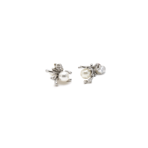 Pendientes Finos con Perlas, Acero Inoxidable 316L, Baño de Oro PVD, Diseño Sostenible y Resistente - Product Image 2