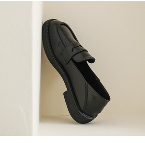 Nouvelles chaussures en cuir noir d'automne <span class=keywords><strong>2022</strong></span> <span class=keywords><strong>mocassins</strong></span> à talons épais pour femmes, chaussures à bout rond pour femmes - Product Image 1