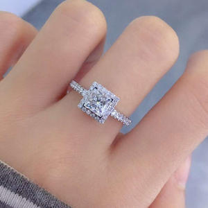 Anello con Diamante Taglio Principessa F1045 in Oro Bianco, Diamante Naturale per Fidanzamento, Gioielli da Donna, Colore D - Product Image 4