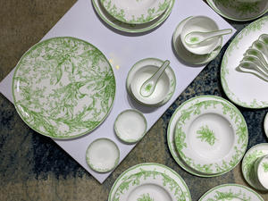 Nouveau produit : Service de table de luxe européen en porcelaine fine verte, 41 pièces - Product Image 4
