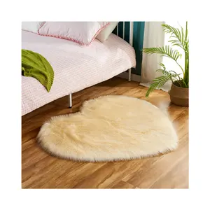 שטיח שאגי רך בעיצוב מודרני שטיח עבה ונימוח מלאכותי בצורת לב שטיח שולחן קפה בסלון חדר שינה
