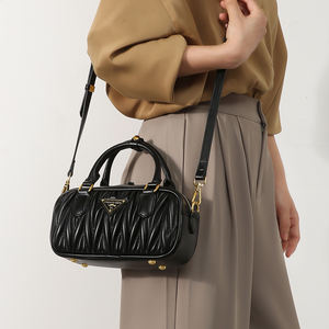 夏季新款<span class=keywords><strong>PU</strong></span>百褶保龄球手提包壁龛百搭枕头斜挎包休闲便携小方女式涤纶单 - Product Image 2