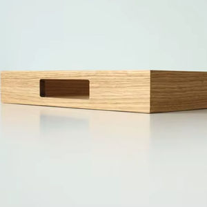 Bandeja de Madera Rústica para Servir con Asas, Bandeja Redonda de Madera con Asas de Metal, Hecha a Mano en India - Product Image 1