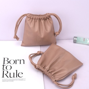 Sac de rangement étanche en cuir PU souple avec cordon de serrage pour téléphone portable et écouteurs, fabriqué par ODM Factory - Product Image 4