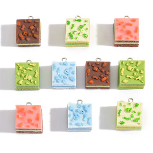 Moldes de Resina de Alta Calidad para Tiramisú Simulado al por Mayor, Miniaturas Kawaii de Pastel, Dijes de Resina de Base Plana con Ganchos - Product Image 4