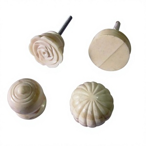 Poignées et Boutons de Meuble Faits Main en Os de Buffle Naturel en Forme de Fleur – Décoration Traditionnelle Durable pour Tiroirs et Armoires - Product Image 1