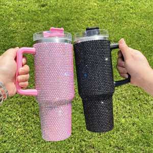 แก้วน้ำสแตนเลสเก็บความร้อน ขนาด 40 ออนซ์ ป้องกันการรั่วซึม ปราศจากสาร BPA  แบบ 2 ชิ้น  ตกแต่งด้วยคริสตัลสีชมพูวิบวับ  พร้อมโลโก้สั่งทำพิเศษ  รักษาอุณหภูมิได้นาน 6-12 ชั่วโมง - Product Image 4