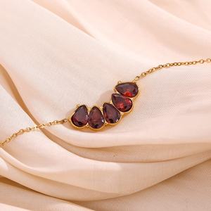 उच्च गुणवत्ता वाले फैशन गहने ब्रैसलेट 18k सोने की प्लेटेड स्टेनलेस स्टील लाल पानी की बूंद महिलाओं के लिए - Product Image 5