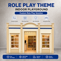 Aire de jeux intérieure classique pour magasins de détail, maison de jeu de rôle avec grandes fenêtres vitrées pour centres de divertissement familial