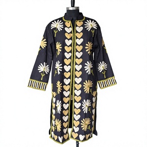 Manteau long noir tissé brodé de fleurs avec motifs de cœurs et de marguerites, style ethnique décontracté - Product Image 3