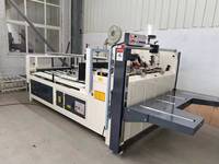 Machine plieuse-colleuse semi-automatique pour boîtes en carton