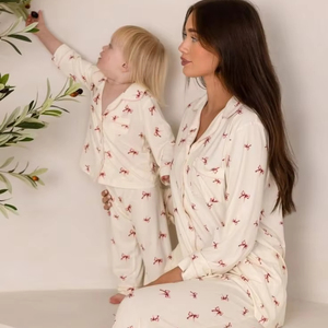 Op maat gemaakte geprinte familiepyjama's met lange mouwen, 2-delig, dames, strikprint, label, knoop, lange mouwen, bamboevezel pyjama's, loungewear set - Product Image 1