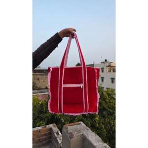 Sac de voyage matelassé en coton, fabriqué à la main avec un élégant motif imprimé en bloc, élégant, durable et spacieux - Product Image 6