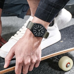 Montre à quartz pour homme tendance avec bracelet en nylon, chiffres minimalistes, montre sportive pour homme, usage quotidien décontracté W028H - Product Image 5