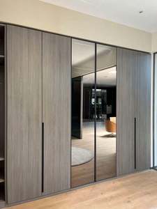 Armoire contemporaine en bois moderne pour chambre à coucher Armoire murale fendue pour entrer dans la chambre - Product Image 6