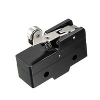 Interrupteur à action micro Globaltone Z-15GW22-B 1NO + 1NC, levier à rouleaux à charnière, momentané, montage sur panneau, plastique, 250V