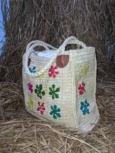 กระเป๋าผ้าลายดอกไม้ธรรมชาติ สไตล์เรียบง่ายสำหรับใช้ในชีวิตประจำวัน มีช่องใส่ของด้านใน ปิดด้วยผ้า ย้อมสีแบบออร์แกนิก - Product Image 4