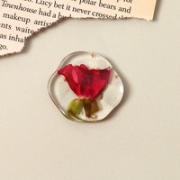 Composant en résine asymétrique avec feuille d'or translucide et rose rouge stabilisée pour la création artisanale de pendentifs, boucles d'oreilles et pinces à cheveux