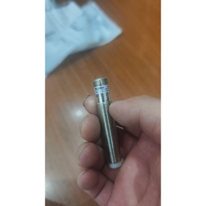 Sensor de Proximidad Inductivo Lanbao LR12XBF04DP0Y E 12 V, Sensor para Gabinete Metálico, Rango de Detección de 1,5 mm - Product Image 1