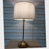 Lampe de table à base métallique rétro moderne, corps en fer simple, lampe de chevet pour salon, hôtel, chambre à coucher