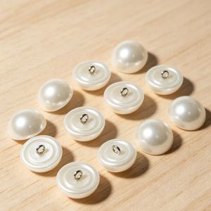 Boutons demi-dôme en fausses perles crème blanches de 10 mm, 12 mm, 14 mm, 16 mm, 18 mm, 20 mm avec tige et vis pour chemises et chemisiers - Product Image 3