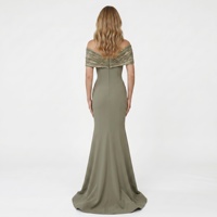 Robe d'été unie plissée taille empire, rouge sensuelle, sans bretelles, coupe ajustée, nouvelle collection 2026 pour femme, design de niche, sexy et romantique pour les soirées.