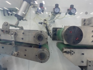 Línea de producción de pañales para adultos, servo completo, más nuevo diseño, proveedor de China - Product Image 4