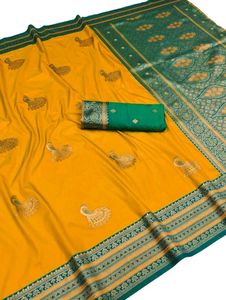 Elegante y Sofisticado Sari de Seda Amarilla con Bordado de Pavo Real y Borde Verde, con Blusa, para Bodas, Fiestas y Festivales - Product Image 1