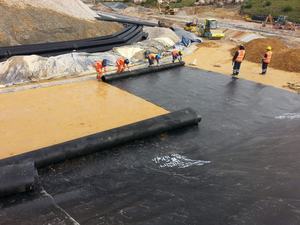 Géomembrane en géotextile à 2 couches, revêtement intérieur de réservoir d'élevage de spiruline, bâche de réservoir agricole de couleur noire - Product Image 5