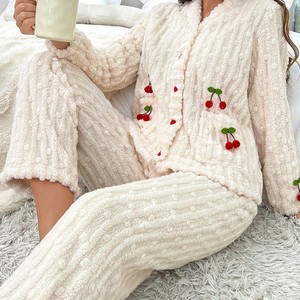Ensemble de pyjama en polaire duveteux pour femmes, broderie cerise, boutonné, manches longues, vêtements de détente, ensemble de vêtements de nuit - Product Image 6