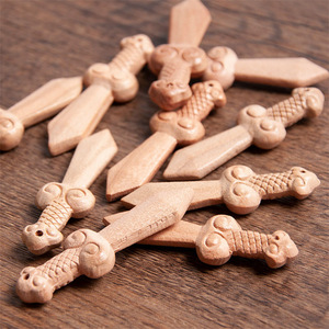 Colgante de espada de madera de durazno Linglong Pavilion de 5.5 cm, tallado en relieve, suministro para manualidades DIY, accesorio de decoración para el hogar - Product Image 1