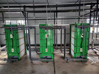 Machine de traitement des liquides usagés au sulfate de sodium avec pile de membranes à ions bipolaires, pour la récupération et la réutilisation sur site des acides et de l'hydroxyde de sodium