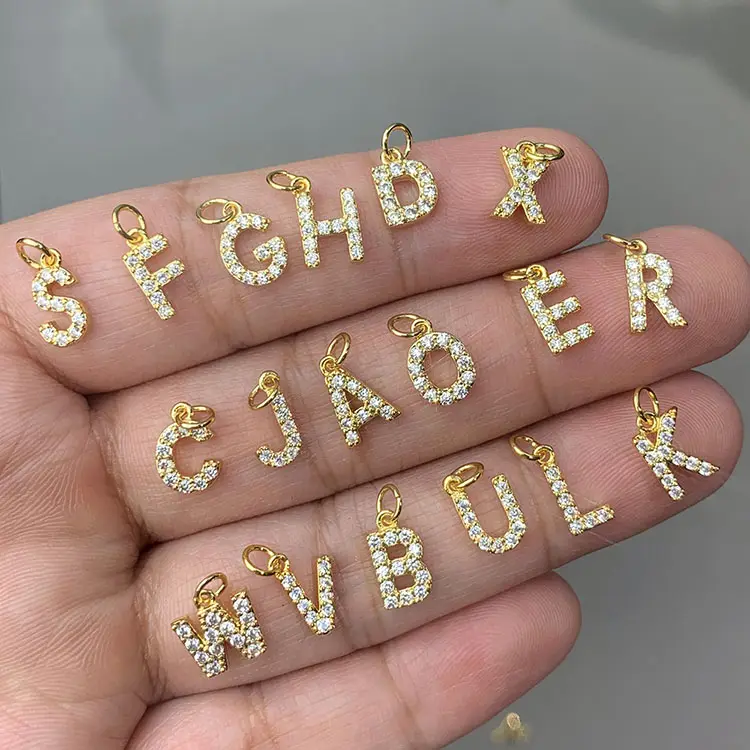 G1999 Atacado Dainty 26 Letras CZ Banhado A Ouro Letras Alfabeto Charme Inicial DIY Colar Pingente Encantos Fazer Jóias