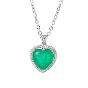 Collier Pendentif Cœur Vert Émeraude 12*12MM en Cuivre Écologique, Style Minimaliste Rétro, Vente en Gros pour Femmes, Idéal Soirées - Product Image 1