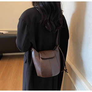 Nuevo bolso de hombro retro de PU con forma de cubo para mujer, con forro de poliéster. - Product Image 3