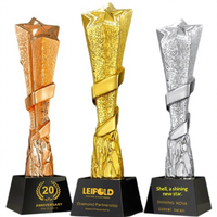 Trophée scolaire en cristal avec gravure et design personnalisable pour les cérémonies de remise de prix, les compétitions et les occasions commémoratives