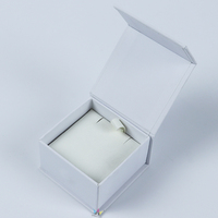 Boîte cadeau magnétique en marbre avec logo personnalisé pour demoiselle d'honneur, cadeau de mariage avec mini présentoir pour pendentif