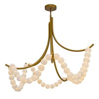 Lustre suspendu personnalisé en marbre alabastro avec perles françaises, en forme de collier en laiton pour escaliers, salon, hôtel, villa