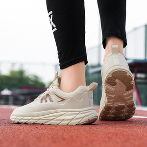 Chaussures de sport décontractées confortables pour hommes, respirantes avec doublure en maille, couleur unie, forme large, souples, à lacets, semelle antidérapante et résistante à l'usure - Product Image 4