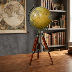 Globo Terráqueo Antiguo con Base de Madera Giratoria, Artículo Decorativo de Estilo Tradicional con Temática de Culturas Extranjeras - Product Image 3