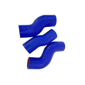 Wg9725531650 moulage coude forme tuyau d'eau tuyau d'eau Sinotruk boîte de vitesses ralentisseur hydraulique HOWO camion pièces de rechange Steyr Sitrak - Product Image 1