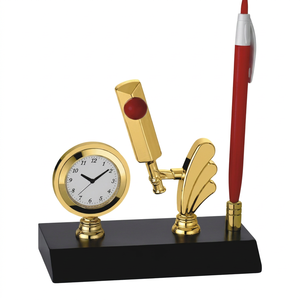 Trophée de cricket plaqué or avec horloge et porte-stylo, récompense sportive, objet de décoration de bureau avec base en bois - Product Image 1