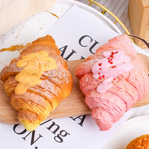 Mô phỏng Croissant hình Pain Au Chocolat giảm căng thẳng Đồ chơi mô hình thực phẩm chơi - Product Image 1