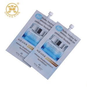 Sachet en plastique liquide cosmétique personnalisé imprimé avec bec verseur et couvercle - Product Image 1