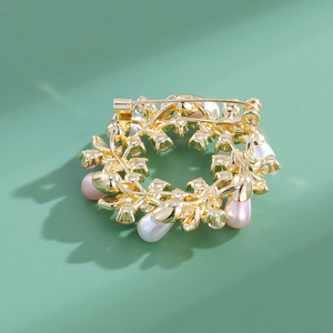 เข็มกลัดรูปดอกไม้เคลือบทองอัลลอยด์แบบหยดน้ำสุดหรู ดีไซน์สั่งทำได้ ของขวัญงานแต่งงาน งานหมั้น งานเลี้ยง ประดับคริสตัล - Product Image 4