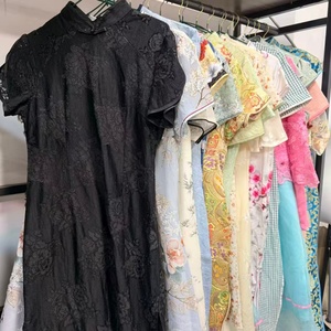 Venta al por mayor a bajo precio, ropa usada de alta calidad y estilo exquisito, fardos de ropa usada de verano estilo <span class=keywords><strong>Cheongsam</strong></span> para mujer - Product Image 5