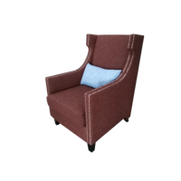 Fauteuil d'appoint de luxe vintage confortable pour hôtel, villa, avec cadre en bois et revêtement en tissu, style Wingback