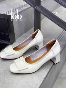 महिलाओं के हाई एंड ब्राइडल जूते पंप फैशन बकसुआ स्लिप-ऑन सॉफ्ट स्क्वायर एड़ी प्राकृतिक चमड़े का थोक - Product Image 5