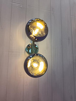 Lustre en verre long design PM Creative pour comptoir de bar, villa, duplex, escalier en colimaçon, appartement, ou réception